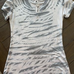 New With Tags Heyne Bogut ladies tee